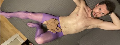 ニューハーフの乗馬オンリーファンズ 無料エロ 写真