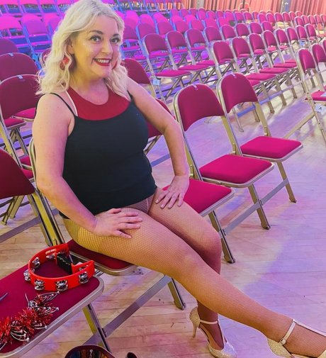 年配の熟女オンリーファンズ アートxxx ギャラリー