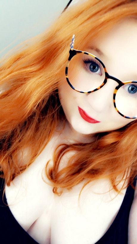 PlusSizeRed セクシーモデル 写真