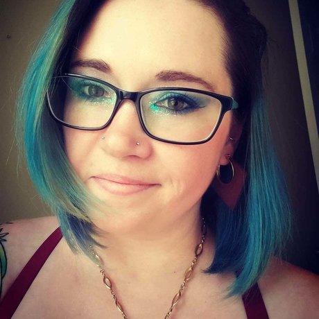 Kiki VonBleu VIP アダルトスター 写真