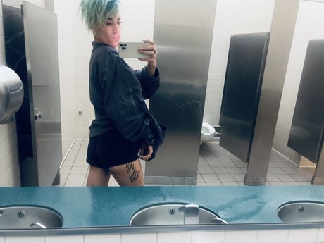 ランジェリーヌードオンリーファンズ セクシー裸 アーカイブ