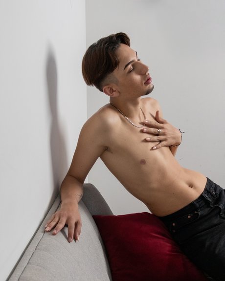 santi posada ポルノ女優 画像