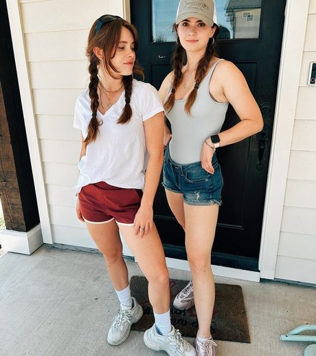 Violet Brinson ホット女優 アーカイブ