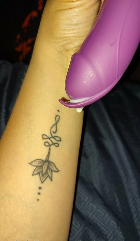 hotjuicycurvy エロティック女優 写真