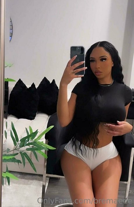 bremaeee 女優 写真