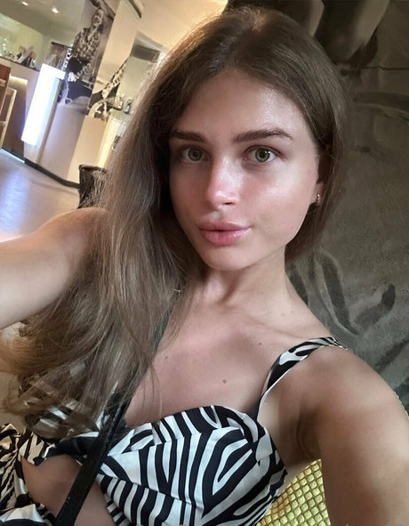 sweetylera69 高品質女優 写真