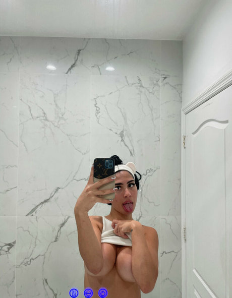 emxuncut ポルノスター アート 画像