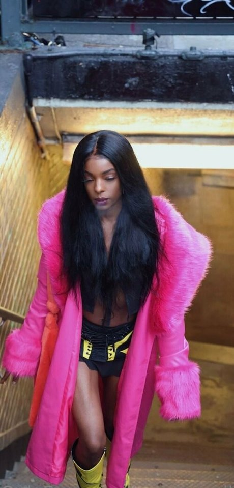 巨乳アマチュアオンリーファンズ ホットヌード 画像