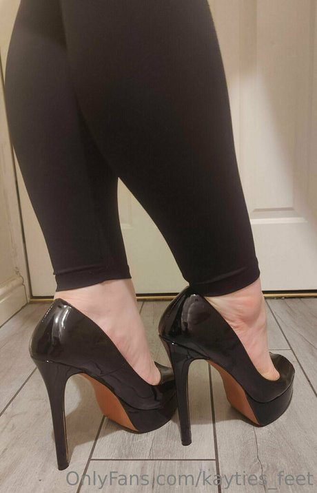 kayties feet ポルノモデル 写真