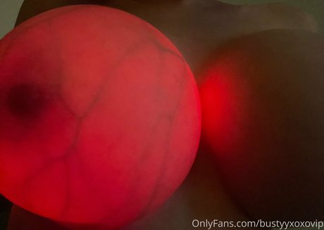 leoniagold 美しいポルノスター 写真