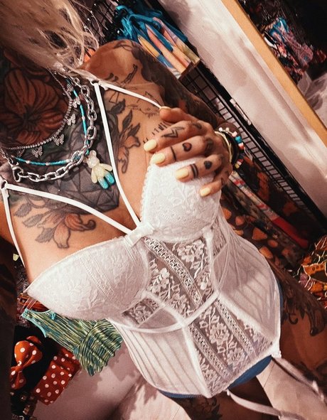 フィットネスベイビーオンリーファンズ セクシーヌード 写真