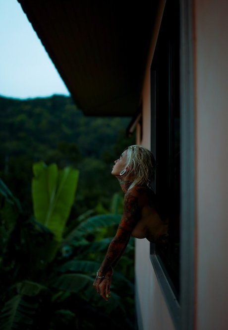 痩せた黒人ティーンのオンリーファンズ えろた 画像