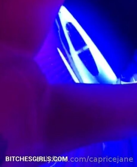 ブルネットのPOV オンリーファンズ ヌード 写真