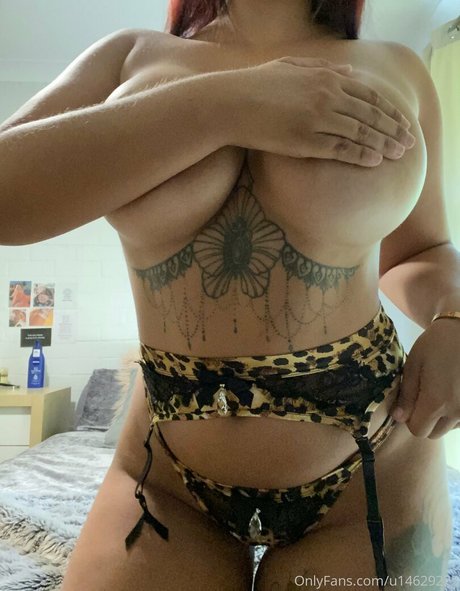 巨乳カップルオンリーファンズ ホットポルノ 画像