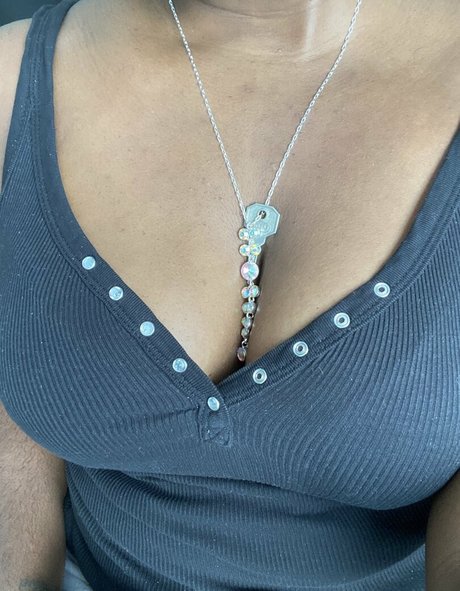 ジャークオンリーファンズ 無料セクシー 画像