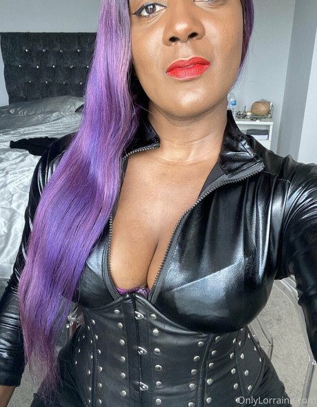 黒檀の熟女オンリーファンズ ホット ギャラリー