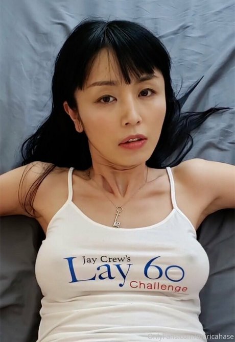 曲線美のランジェリーオンリーファンズ セクシーヌード 写真