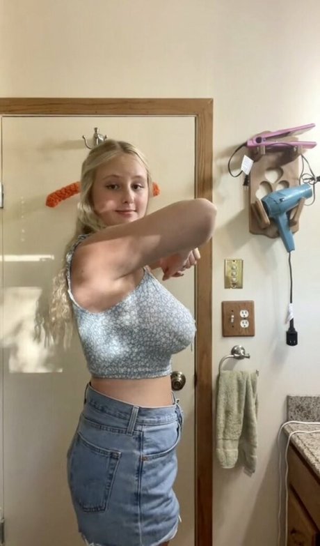 セクシーなブルネットのオンリーファンズ 限定 画像