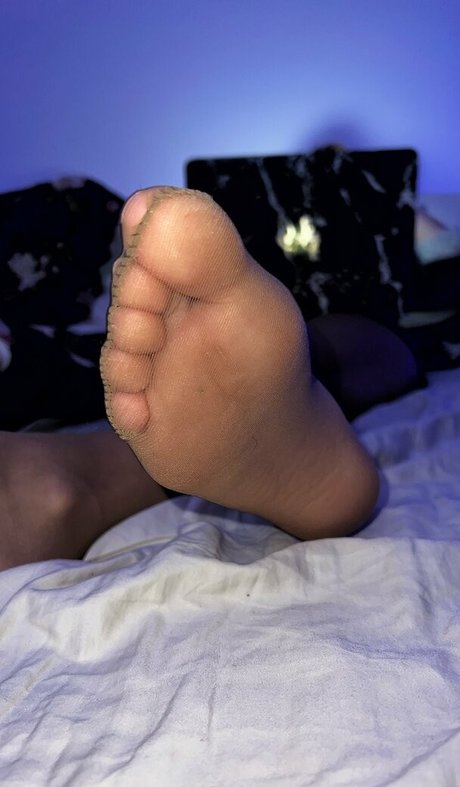 パンツを食い込ませるオンリーファンズ エロ 写真