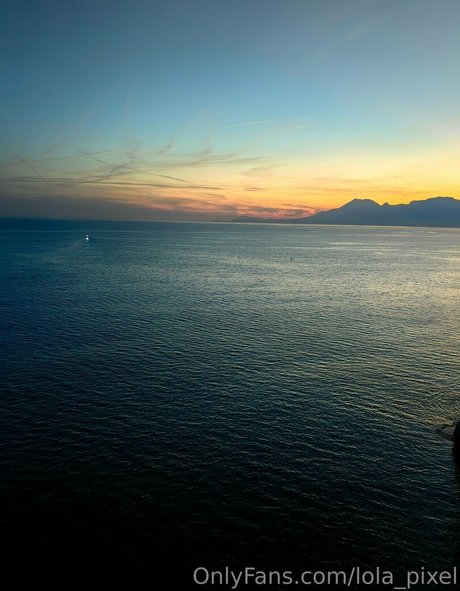 lola pixel 裸モデル 写真