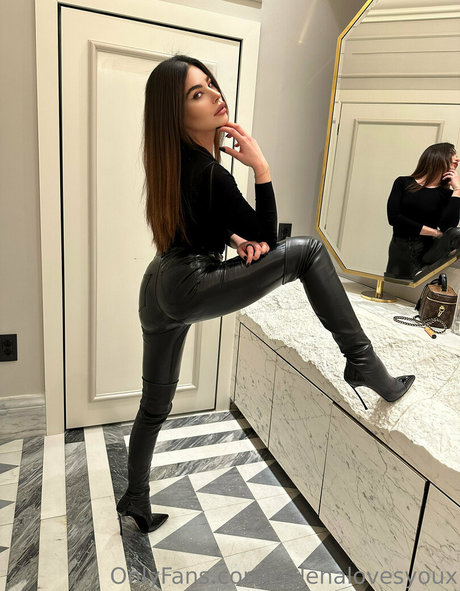 金髪のホットな妻オンリーファンズ アート裸 アーカイブ