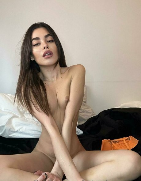 小さいチンポのシーメールオンリーファンズ 無料エロ 画像