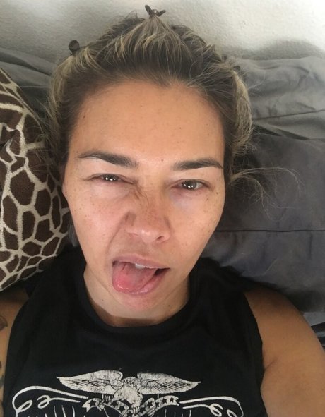 フェイシャルオンリーファンズ アートヌード 画像