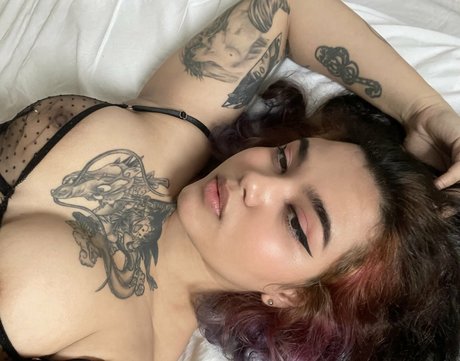 Diana Koyuncu ヌードモデル 写真