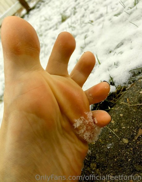 officialfeetforfun 裸のモデル 写真