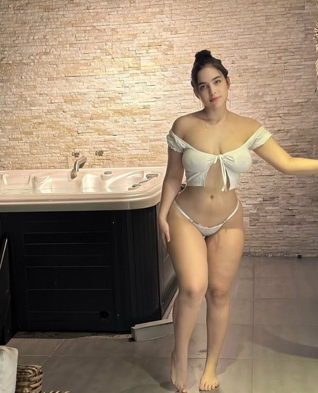 lioqueenn かわいいポルノスター 画像