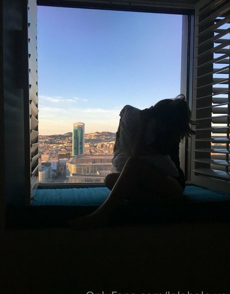 バン・オンリーファンズ 美しい 写真