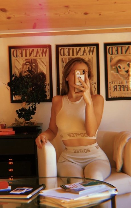 Romane Salvetti セクシーなスター 写真