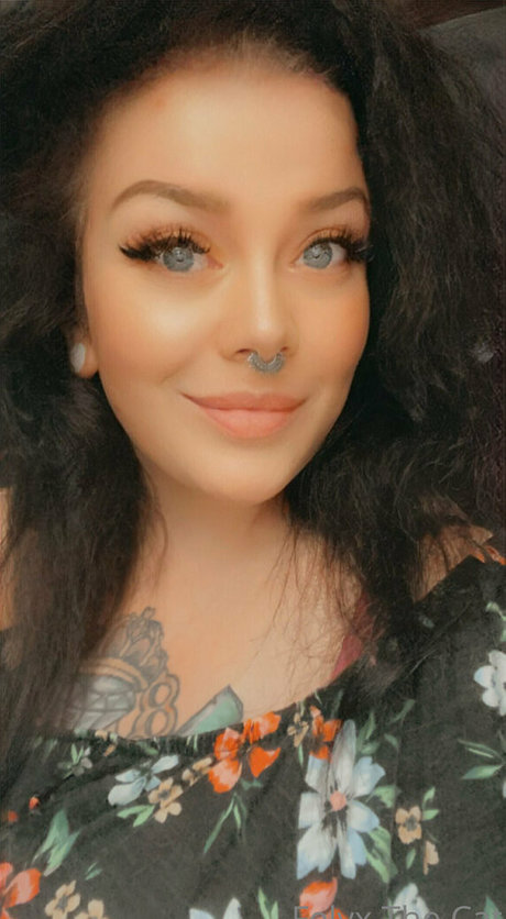 felyxfree ヌード女優 ギャラリー