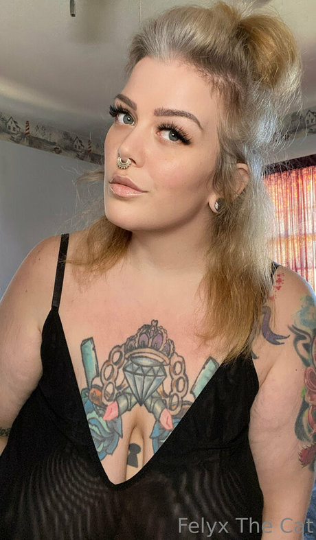 フェラチオ ティーン オンリーファンズ ポルノ 画像