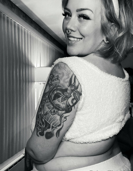 中出し 主観 オンリーファンズ エロチック 写真