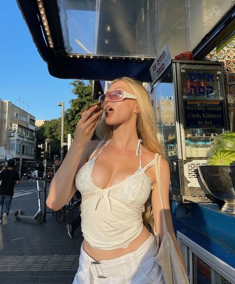 カムフィートオンリーファンズ 無料 写真