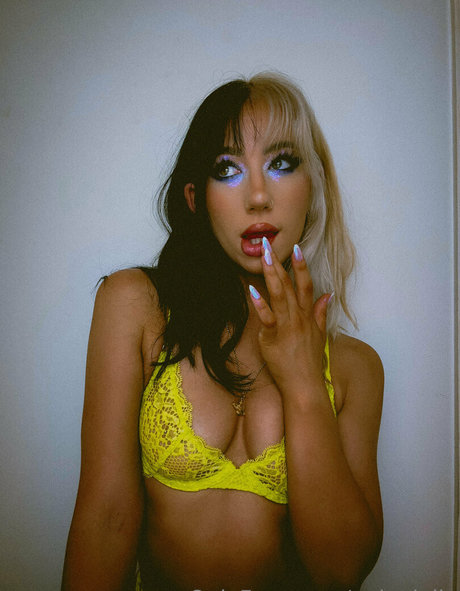 イギリスのおばあちゃんオンリーファンズ ヌード 写真