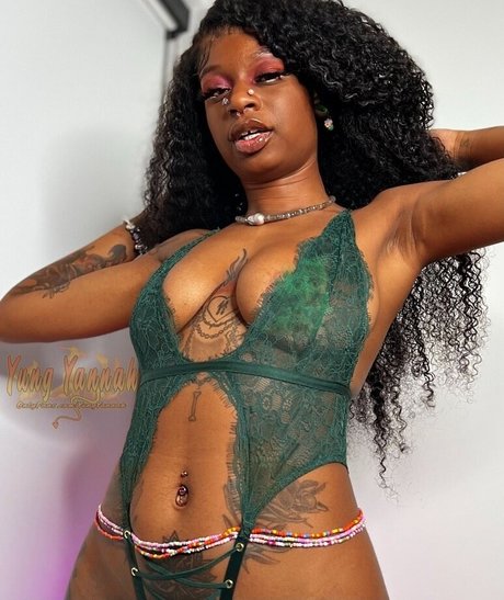 yungyannahfetish 美しいスター 写真