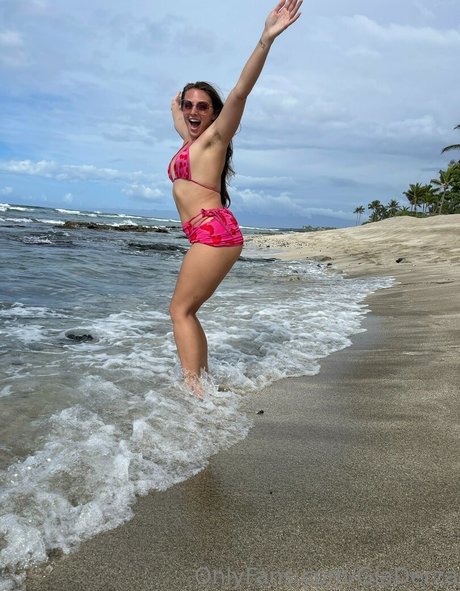 giaderza エロティックなモデル 写真