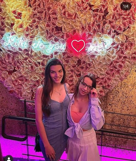 realhoneyhayes 裸のモデル 写真