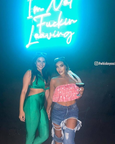 ティーンランジェリーオンリーファンズ エロチック ギャラリー