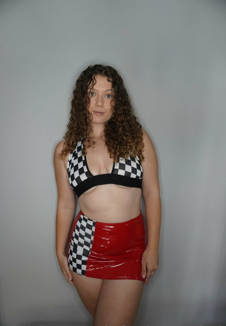 白人BBW オンリーファンズ アートヌード 写真