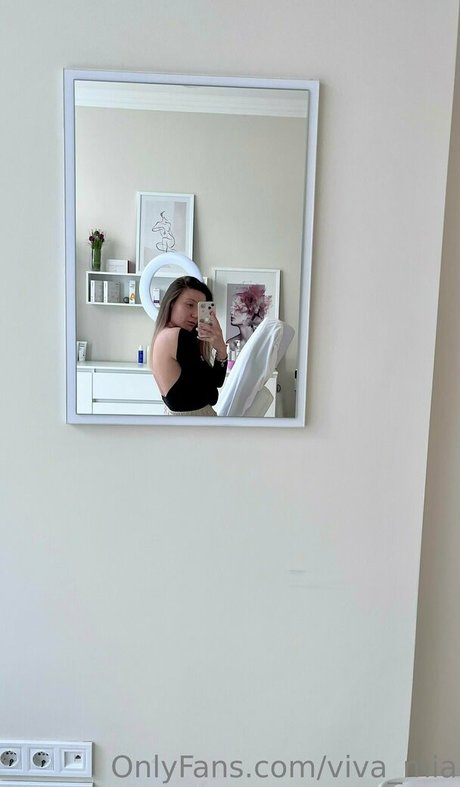 lilly lil アダルトスター 画像