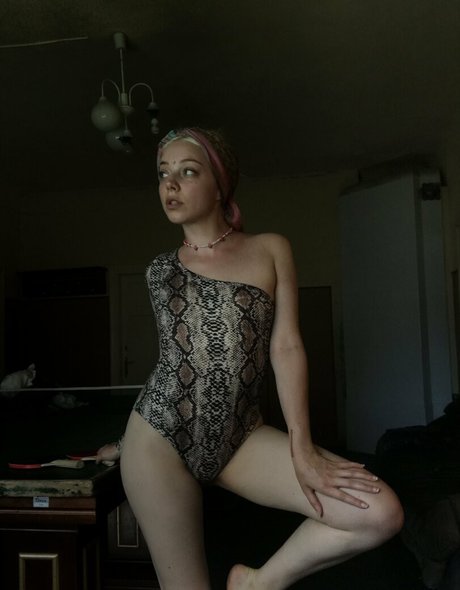 小柄な足オンリーファンズ セクシーヌード 画像