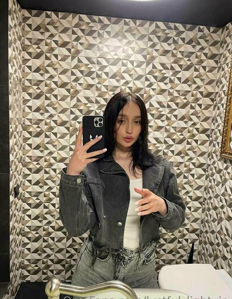 lustful lightvip 完璧なモデル 写真