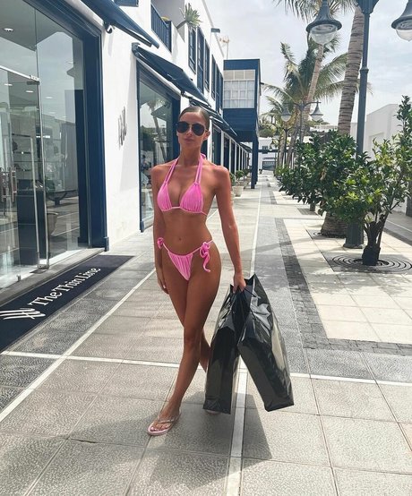 Briony Gorton 独占女優 画像