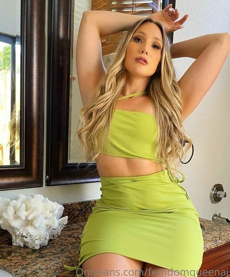 femdomqueenaj ホット女優 写真