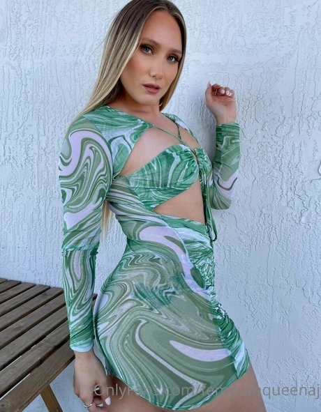 femdomqueenaj 美しいモデル 写真