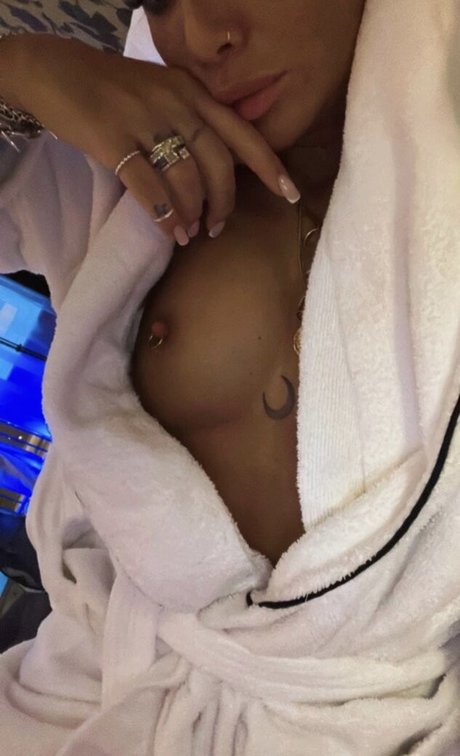 Aiza Dolmatova ヌードのポルノスター アーカイブ