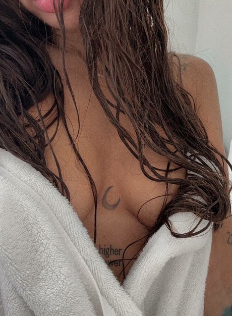 Aiza Dolmatova 女優 写真